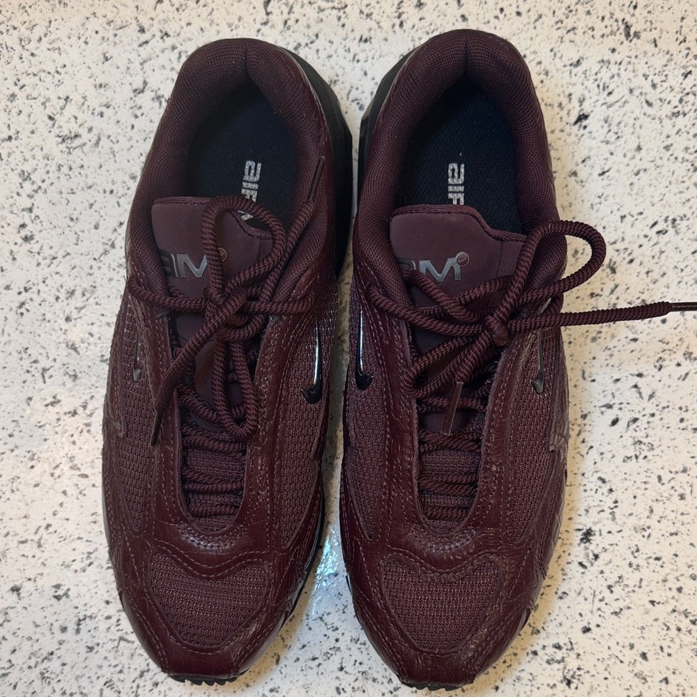 Nike Low-Top Maroon Athletic Sneakers - Picture 5 of 16